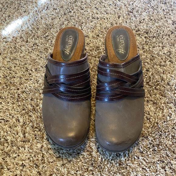 ❤️ Euro Soft Genuine Leather Clogs Slip on Mules in Brown - Picture 2 of 6
